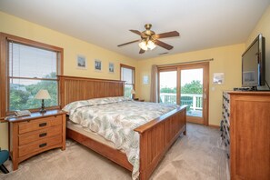 8 bedrooms, desk, iron/ironing board, travel crib