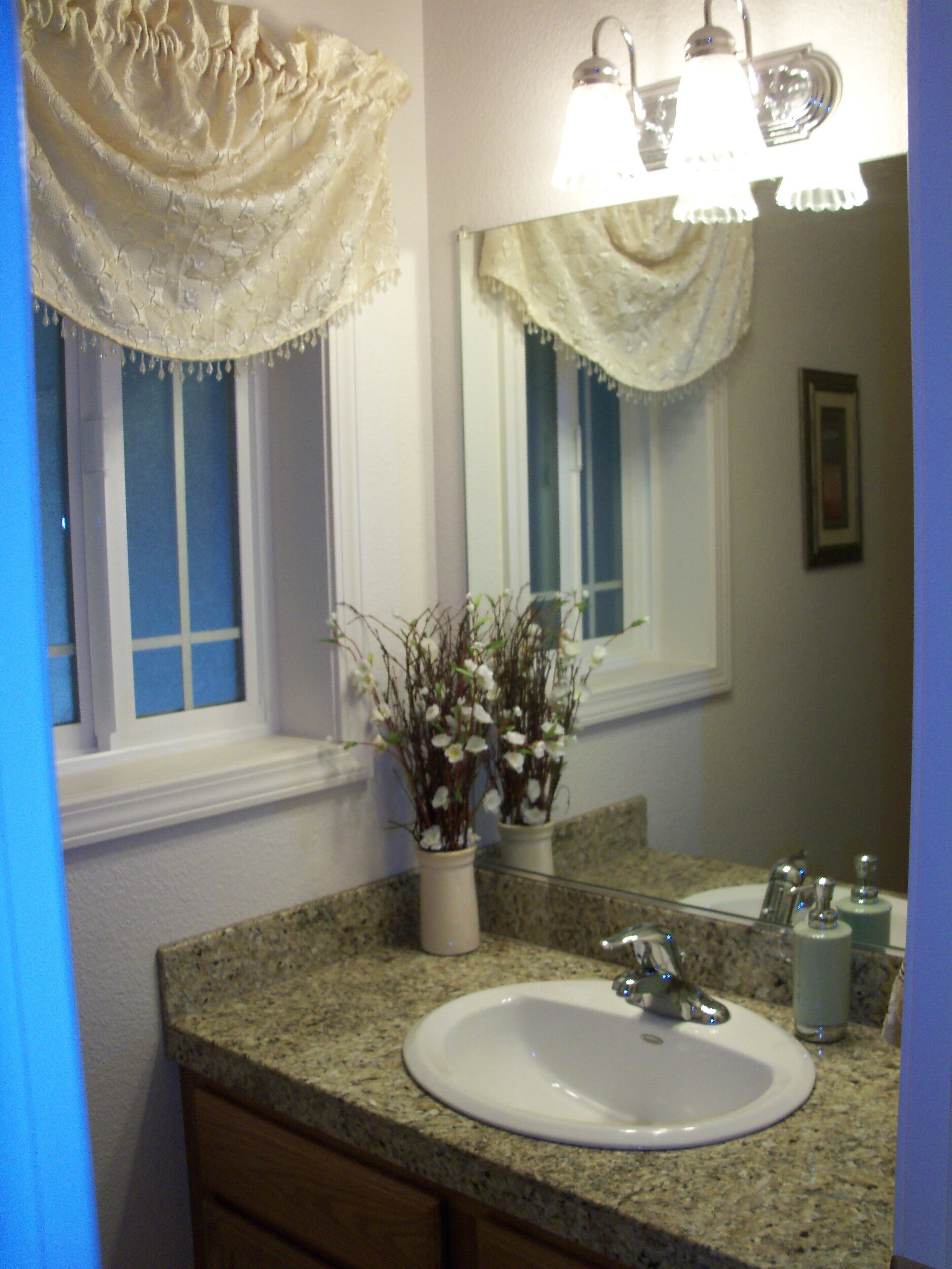 Haartrockner, Handtücher, Seife, Toilettenpapier