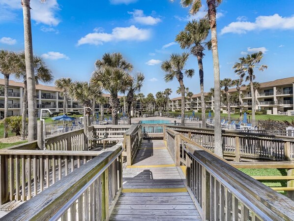 Property grounds - Ocean Villas 116: 3 Bedroom condo in gated complex with beach access (St. Augustine Beach)