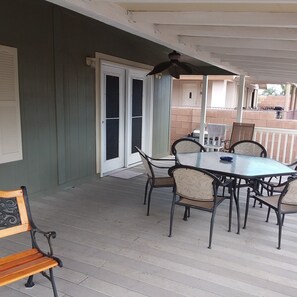 Outdoor dining - WATERFRONT,PRIVATE BOAT RAMP ,SANDY BEACH GATED COMMUNITY, 3 BEDROOM & 2 BATH (Mohave Valley)