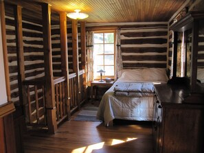 4 bedrooms, free WiFi, bed sheets - Historic 2 Story Hand-Hewn Log Cabin Next to Yellowstone Park (Gardiner)