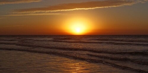 Surfside Beach Paradise! Steps to the Beach, Ocean View, Family Friendly