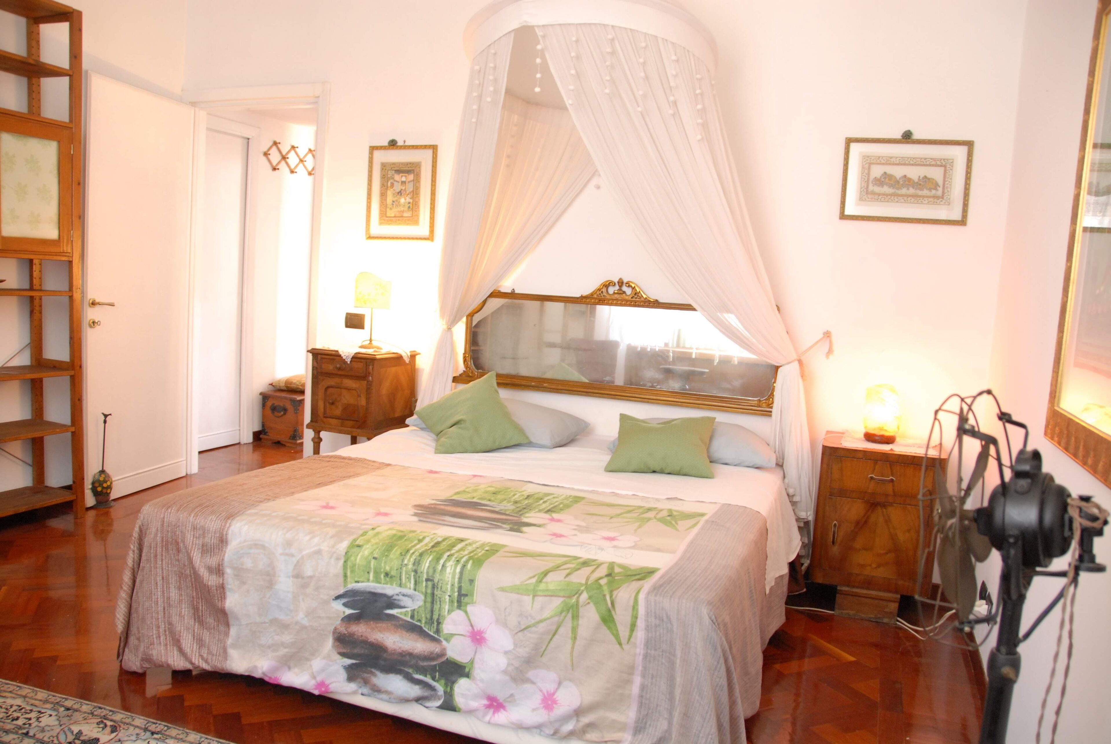 2 camere, una scrivania, ferro/asse da stiro, Wi-Fi gratuito