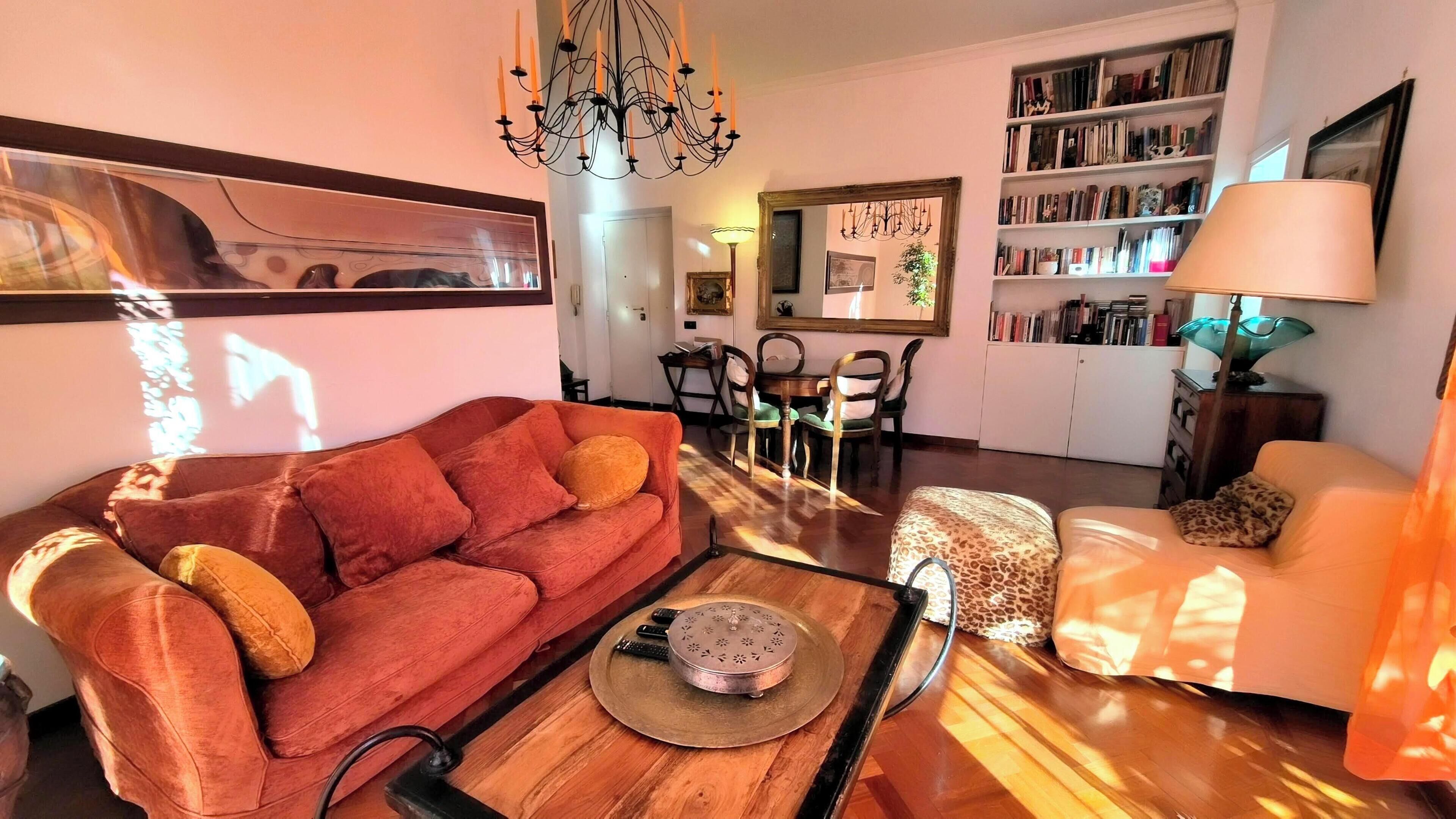 Smart TV, lettore DVD, libri, videoteca