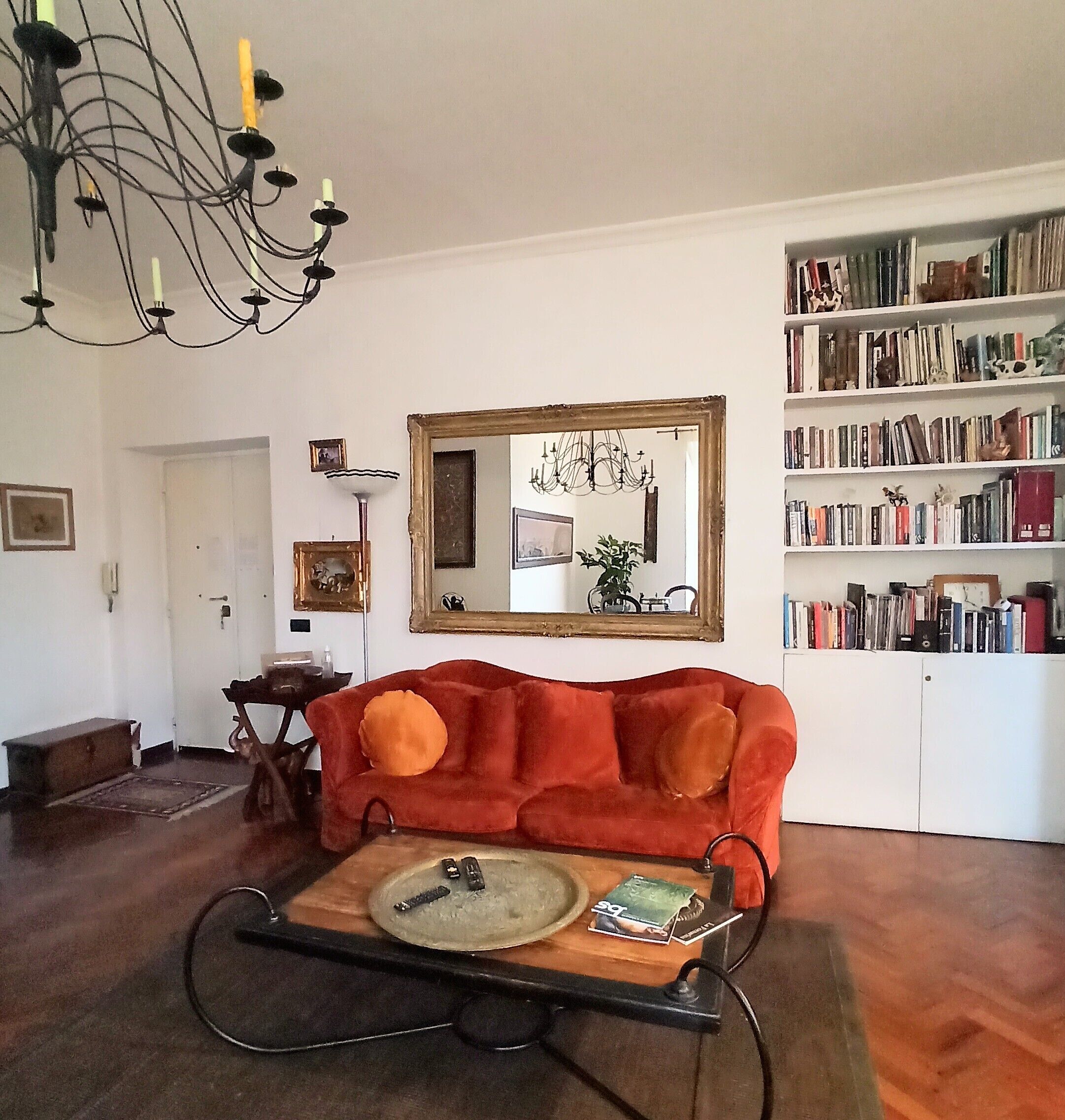 Smart-TV, DVD-Player, Bücher, Videothek