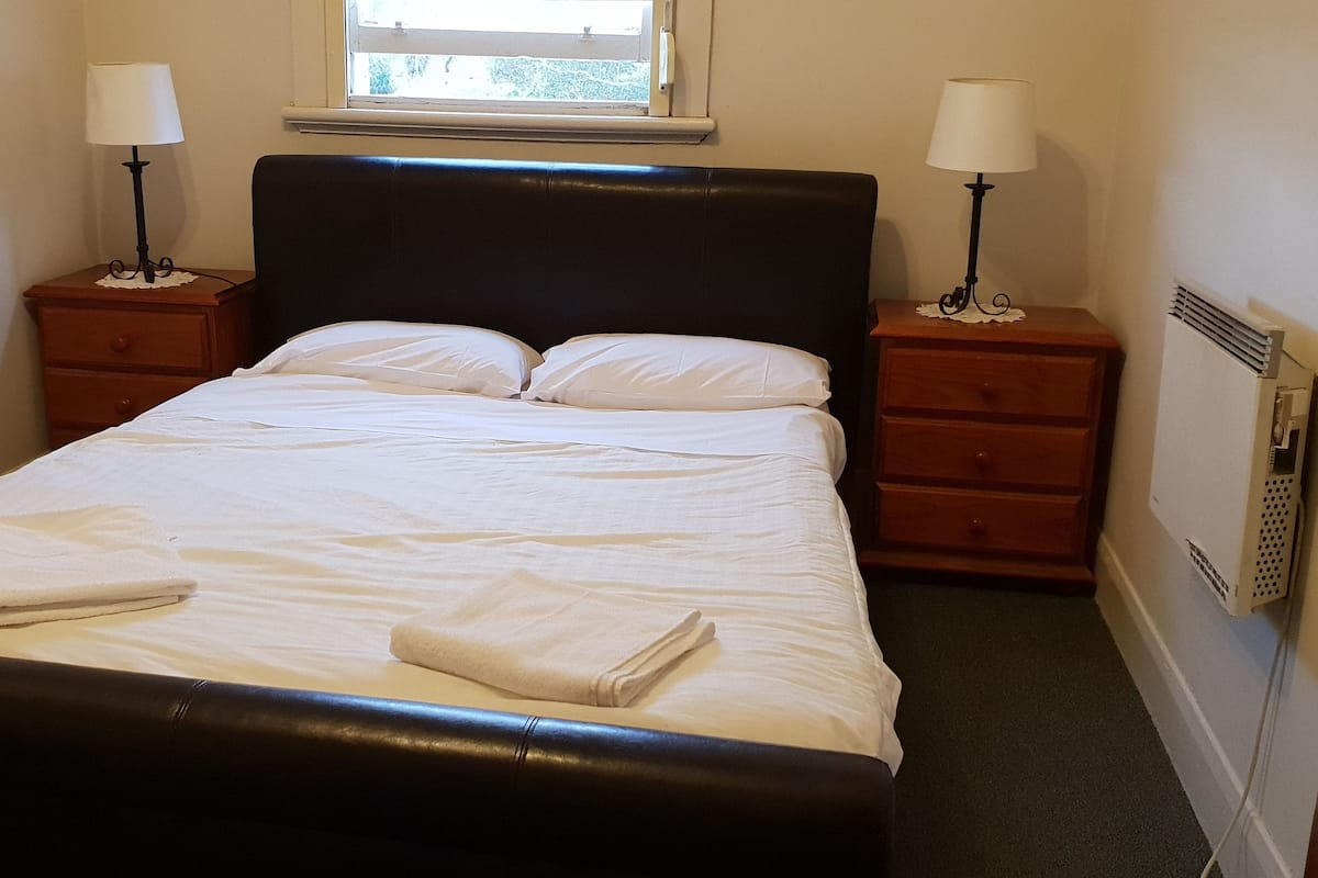 Queen Room, Shared Bathroom