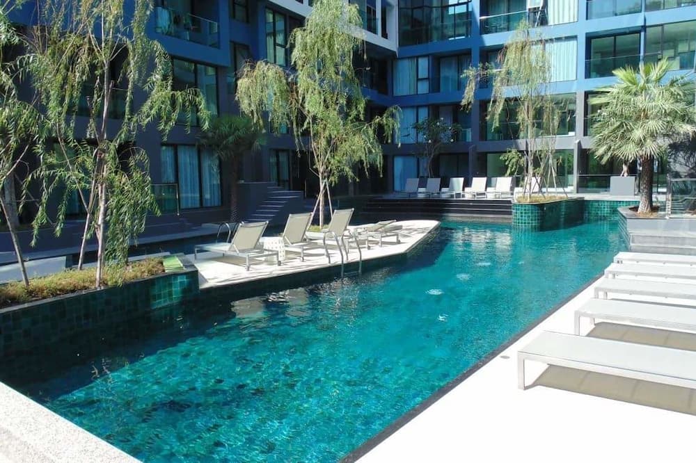 Acqua Condominium