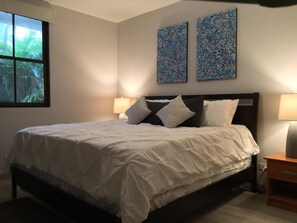 2 chambres, coffre-fort, fer et planche à repasser
