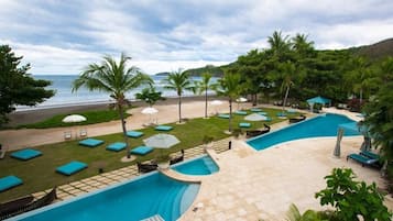 Piscine à débordement