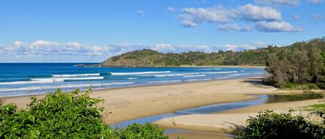 Beach nearby, sun loungers, beach towels