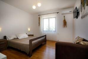 1 bedroom, WiFi, bed sheets