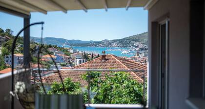 Luxury villa with rooftop pool & jacuzzi