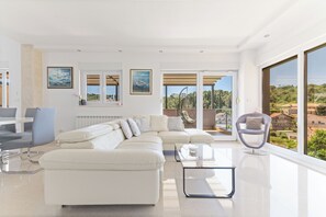 Fernseher, Tischtennisplatte