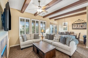 TV, fireplace, Netflix, Hulu - Near Pool! Warm & Elegant, Fountain Views, Twin Beds, Pet Friendly! - Upstairs (T25) (La Quinta)