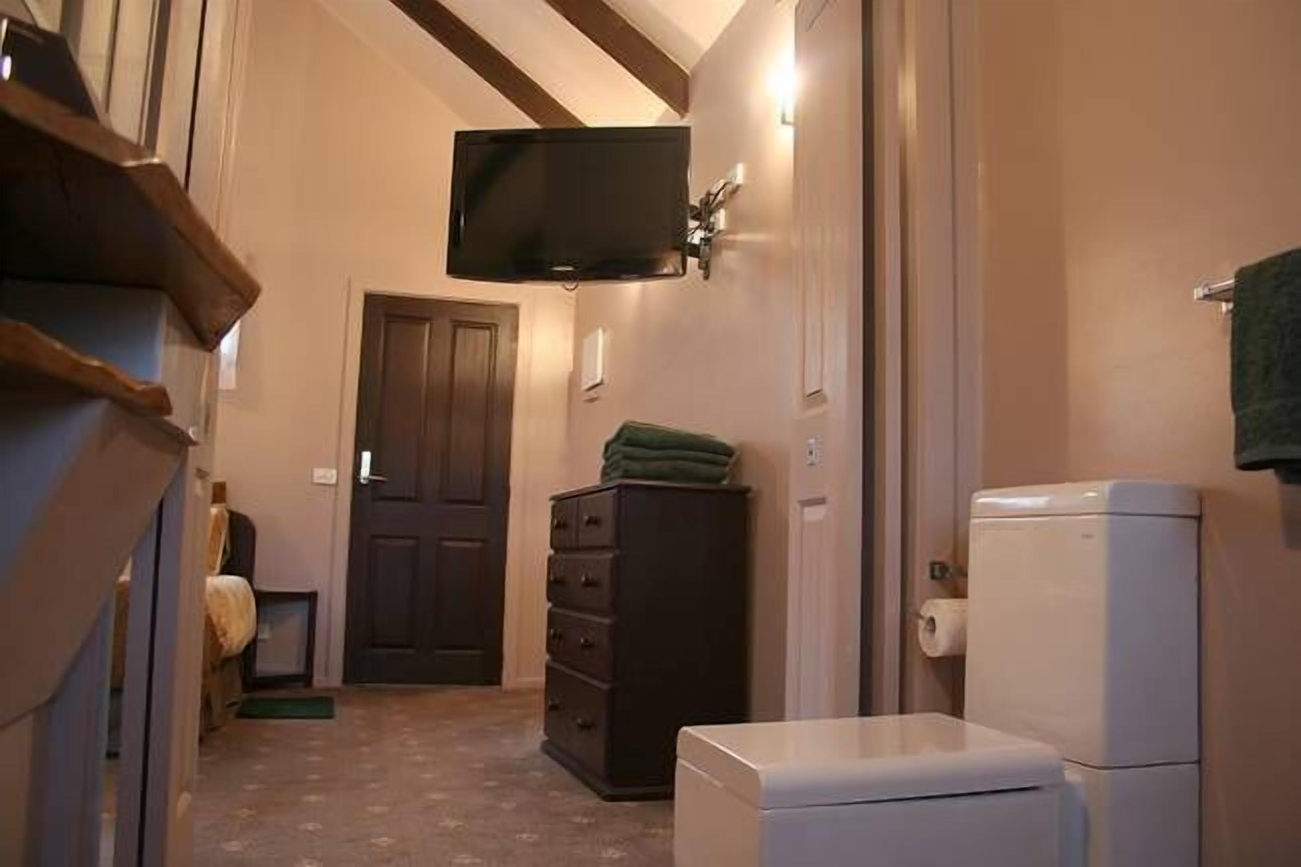 Cosy Charmed Cabin in Sassafras — image 3