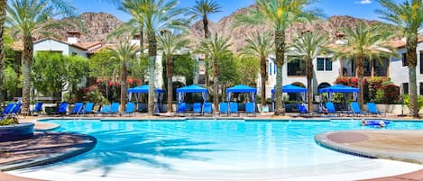 Alberca climatizada y alberca de entrenamiento