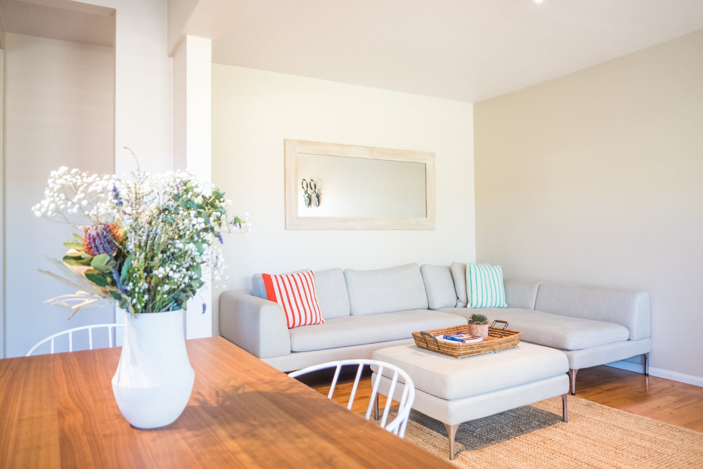 Enjoy the beach lifestyle 3mins walk from Coogee beach and all local shops. — image 9