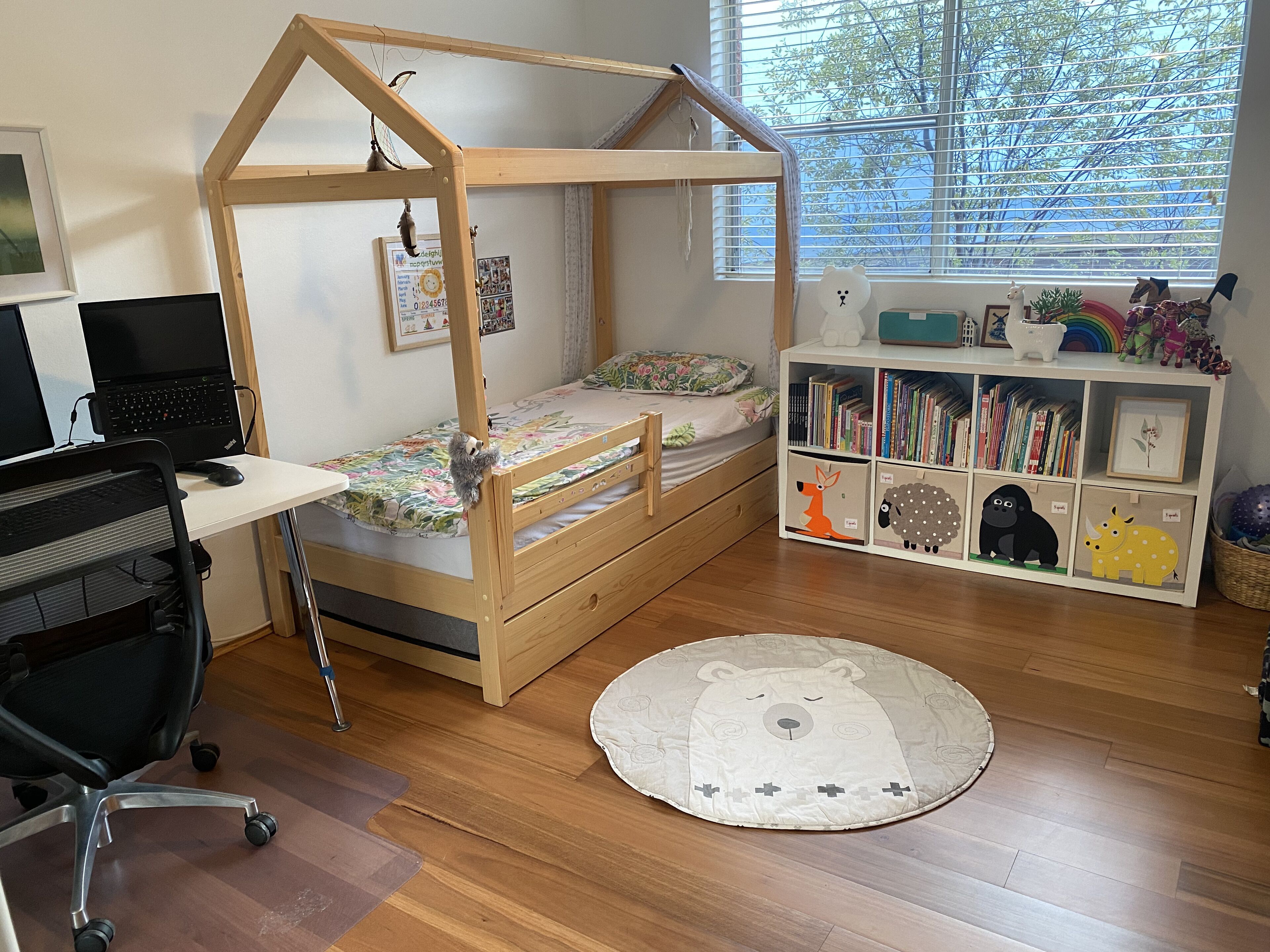 Enjoy the beach lifestyle 3mins walk from Coogee beach and all local shops. — image 21