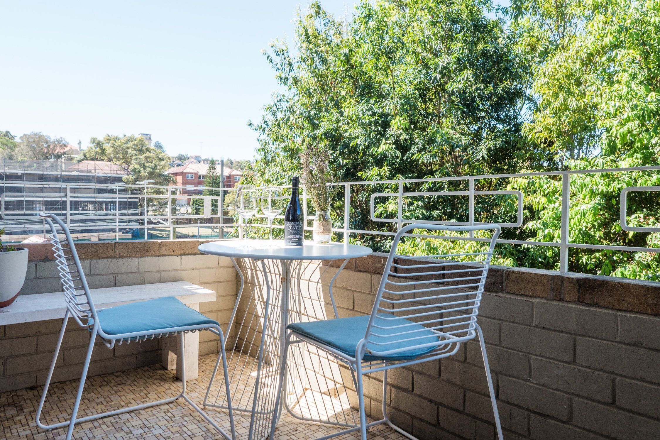 Enjoy the beach lifestyle 3mins walk from Coogee beach and all local shops. — image 24