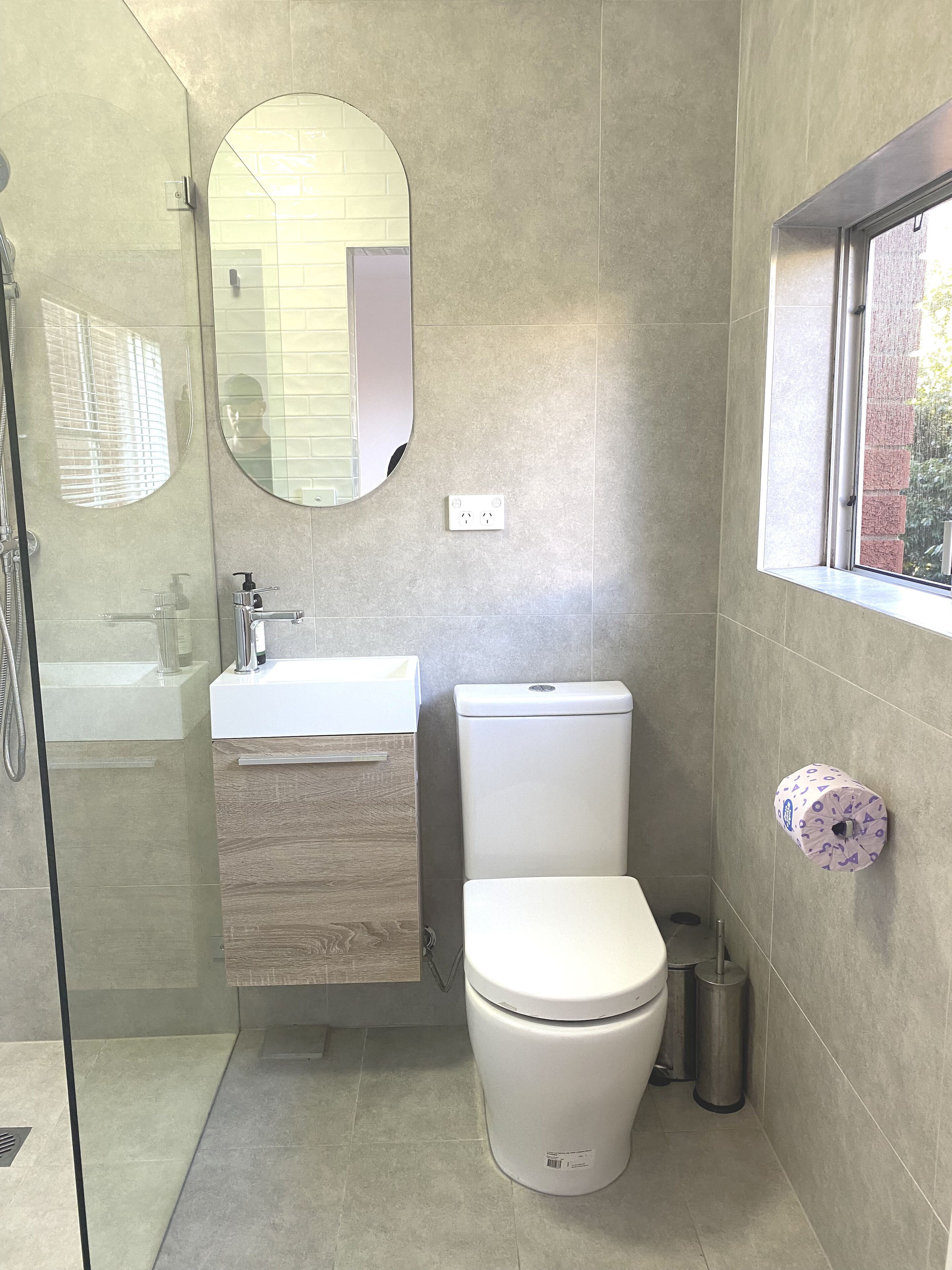 Enjoy the beach lifestyle 3mins walk from Coogee beach and all local shops. — image 19