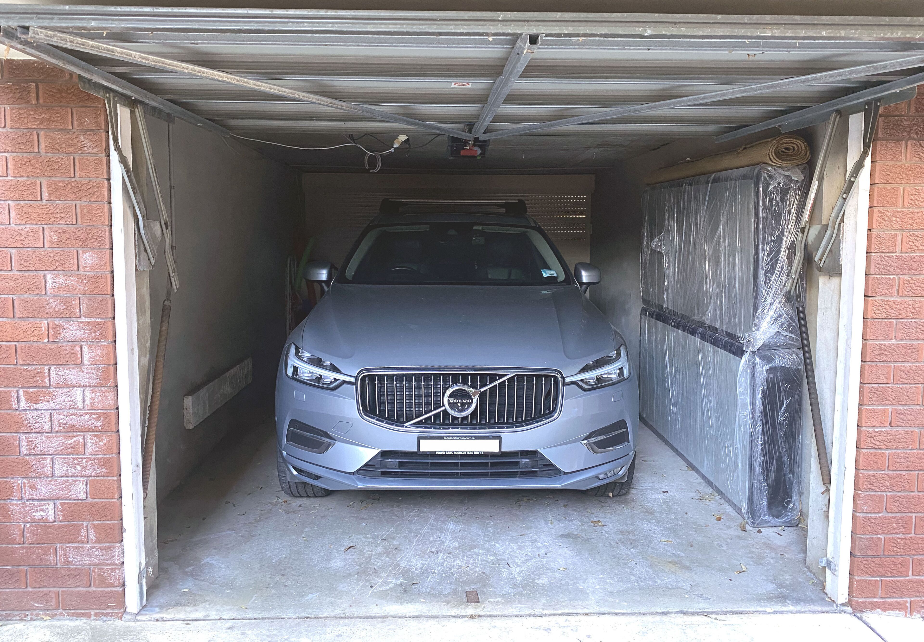 Enjoy the beach lifestyle 3mins walk from Coogee beach and all local shops. — image 25