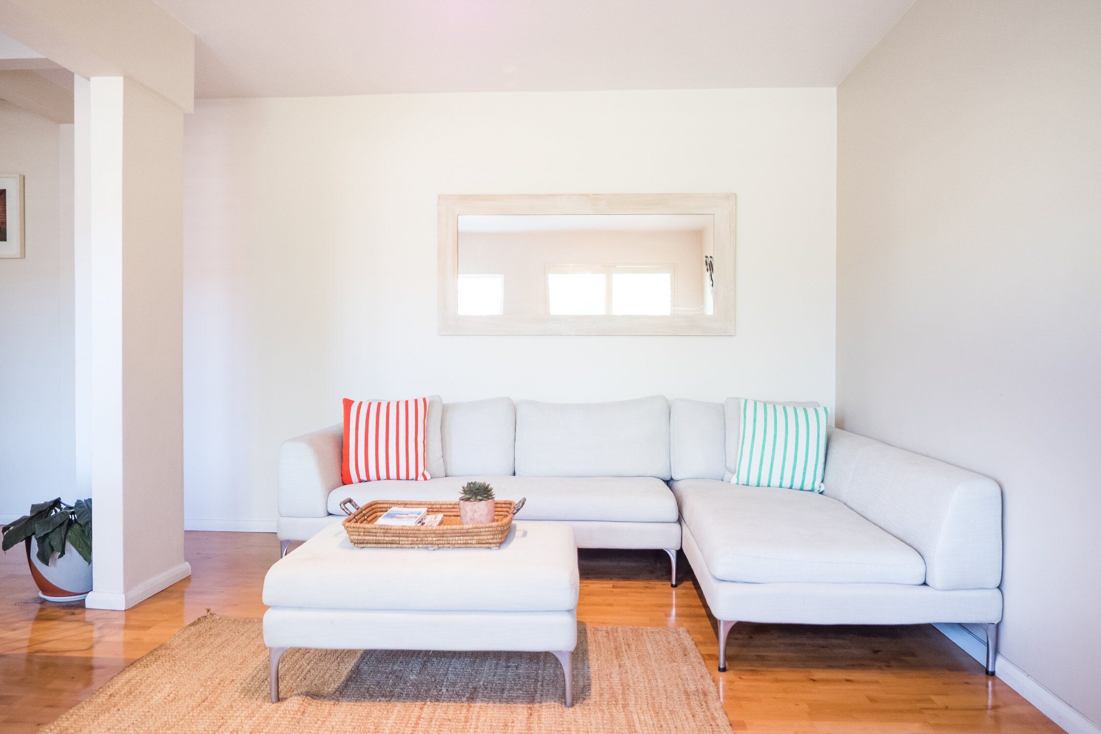 Enjoy the beach lifestyle 3mins walk from Coogee beach and all local shops. — image 10