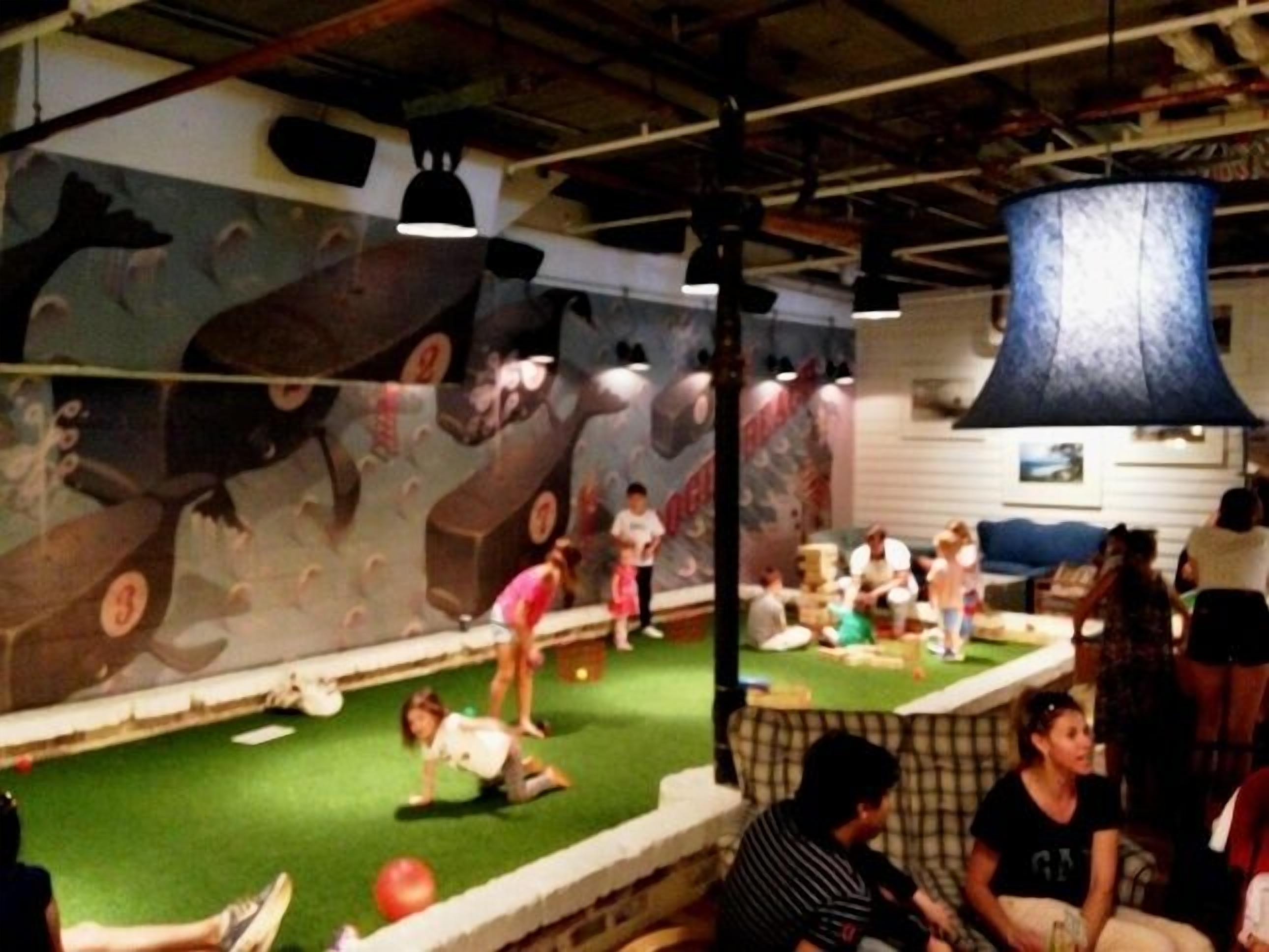 Enjoy the beach lifestyle 3mins walk from Coogee beach and all local shops. — image 30