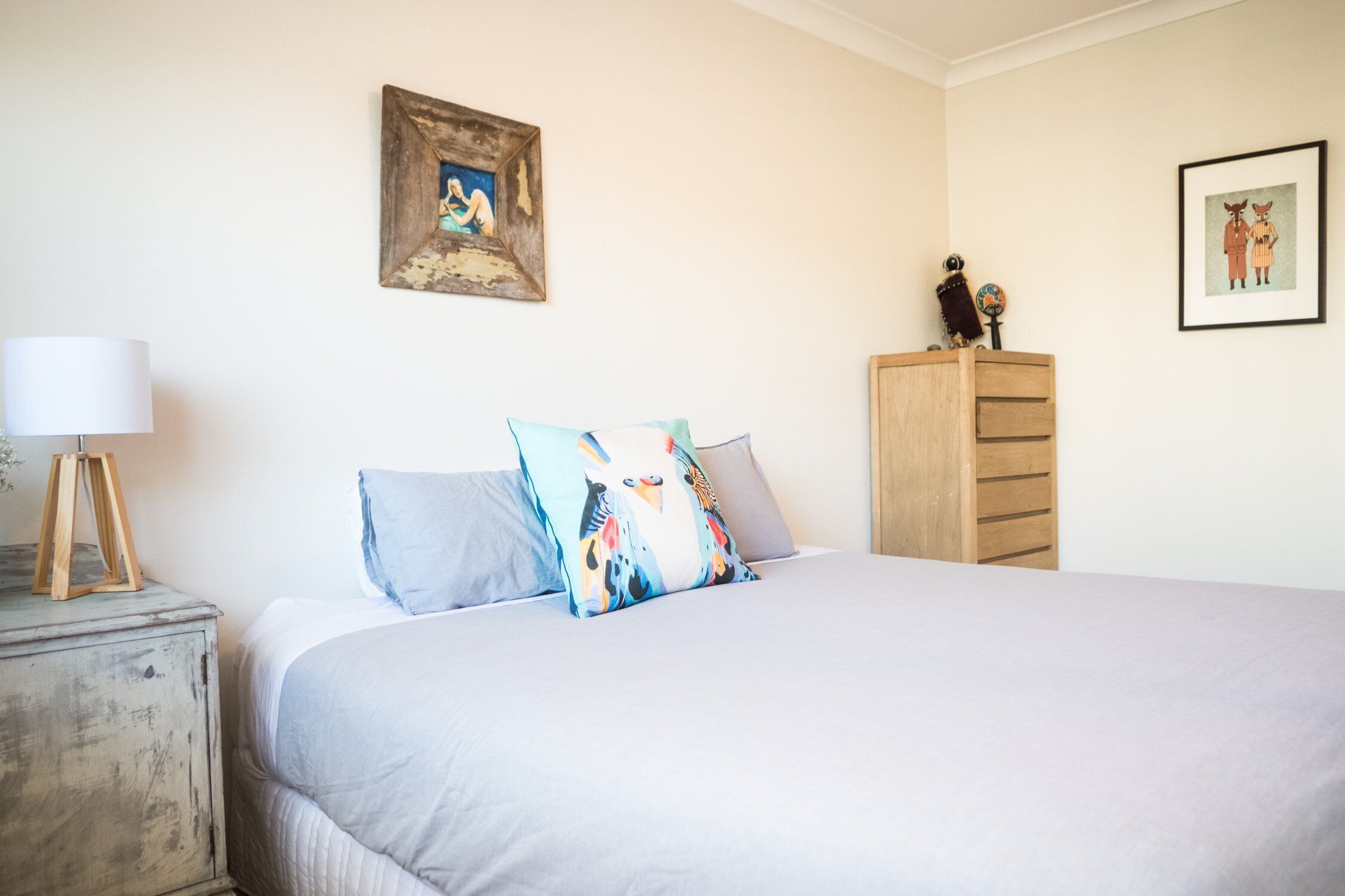 Enjoy the beach lifestyle 3mins walk from Coogee beach and all local shops. — image 16