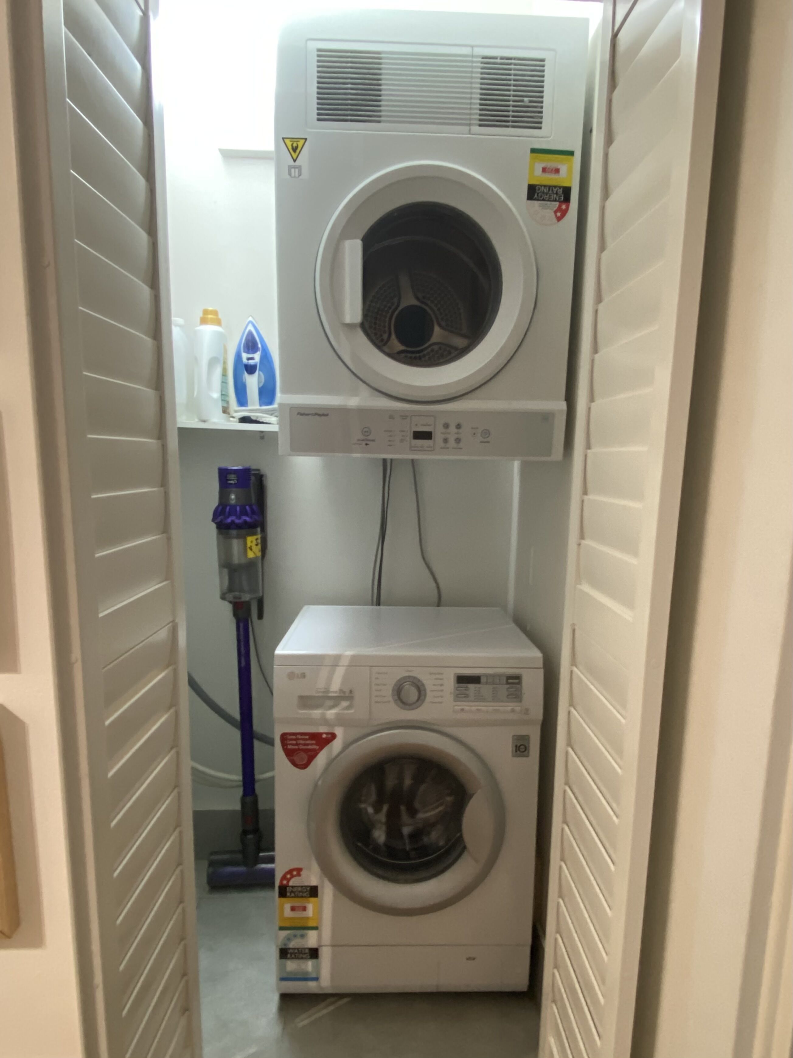 Enjoy the beach lifestyle 3mins walk from Coogee beach and all local shops. — image 2