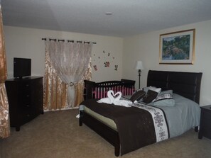 5 bedrooms, iron/ironing board, WiFi, bed sheets