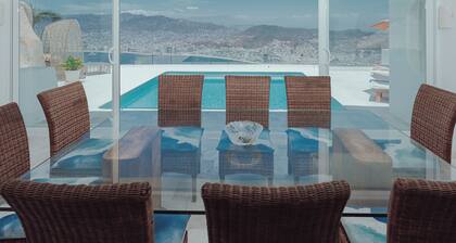 Beautiful House in Las Brisas Acapulco, amazing view. 3 persons Service included