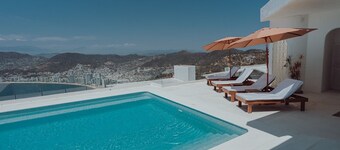 Beautiful House in Las Brisas Acapulco, amazing view. 3 persons Service included