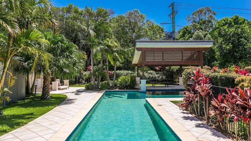 Drift - 3 BR home near town & beach with pool