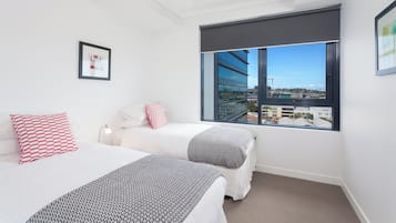 2 bedrooms, desk, iron/ironing board, Internet