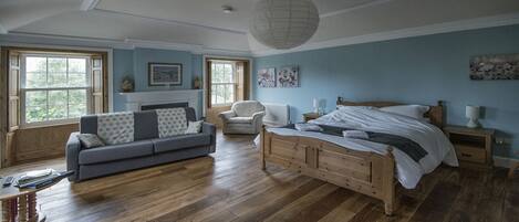 6 habitaciones, tabla de planchar con plancha y cuna de viaje