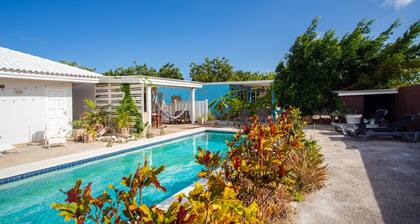 Beau studio à la piscine