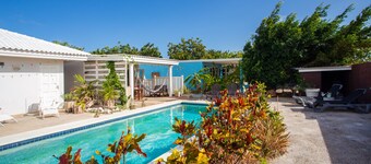 Beau studio à la piscine
