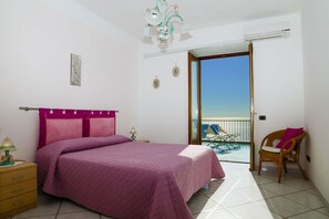 2 bedrooms, iron/ironing board, WiFi, bed sheets - Moressa with large Terrace and Sea View (Praiano)