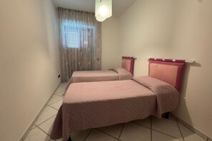 2 bedrooms, iron/ironing board, WiFi, bed sheets