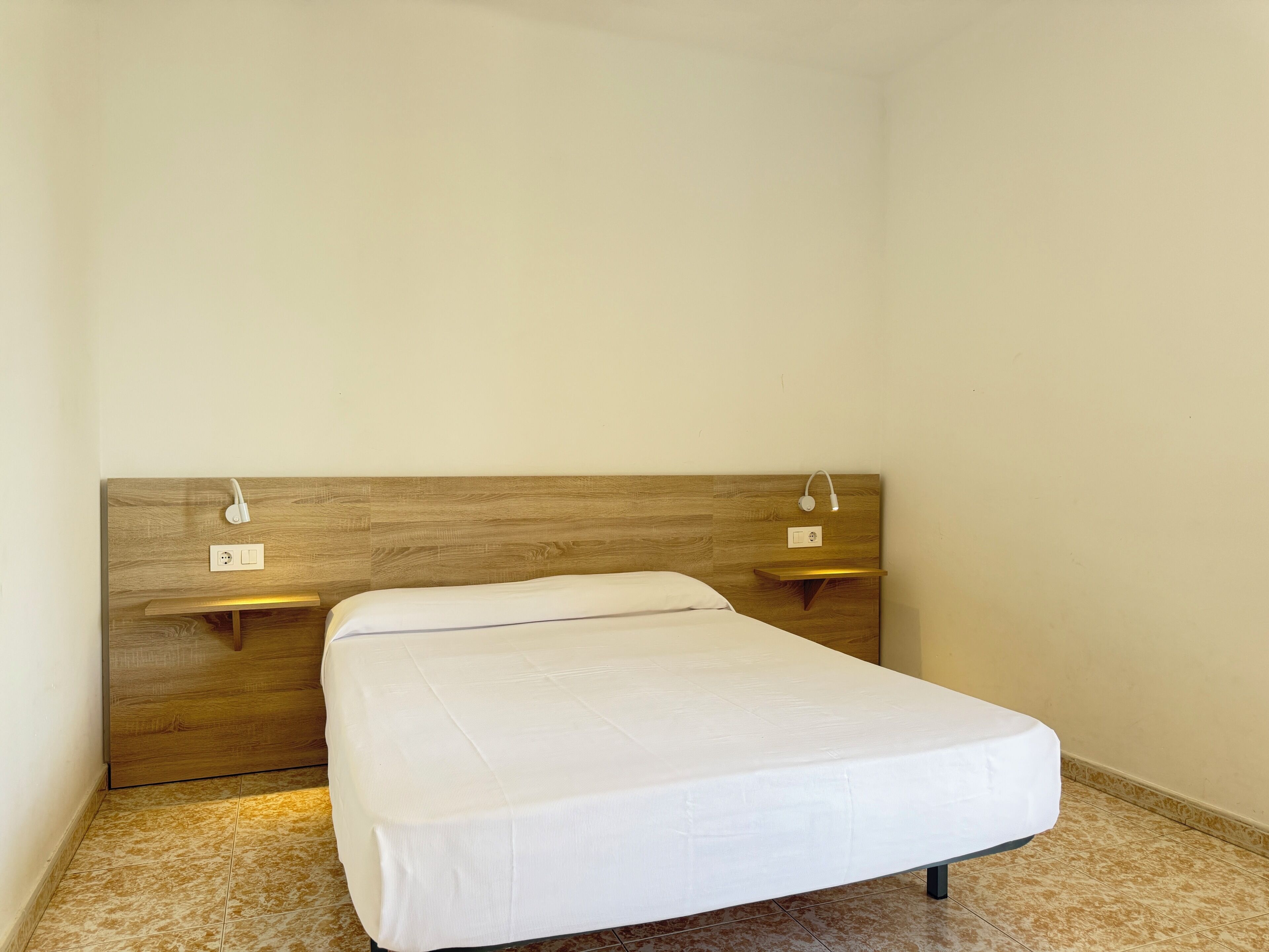 2 dormitorios, tabla de planchar con plancha, wifi gratis y ropa de cama