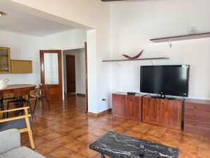TV - Agi La Pinta 41 Apartamento for rent in Roses Girona. (Rosas / Roses)
