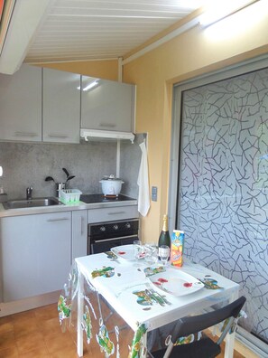 Fridge, microwave, oven, stovetop - CARAIBES HOLIDAYS" luxury apartment  (SAINTE ANNE)