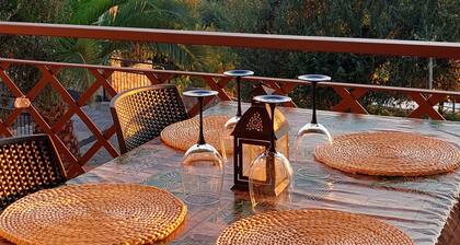 Superbe appartement de trois pièces au rez de chaussée d'une villa avec piscine