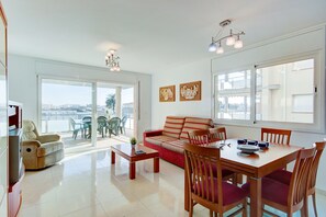 TV - CAP MESTRAL 1A Roses (Rosas / Roses)