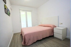 1 bedroom, bed sheets - GREKUS - Apartment for 4 people in Cambrils (Cambrils)