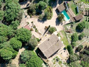 An aerial view of a residential area with multiple buildings, a swimming pool, and surrounding greenery. - Ca Na Bassera, Country house in Alcudia, Mallorca (Alcúdia)