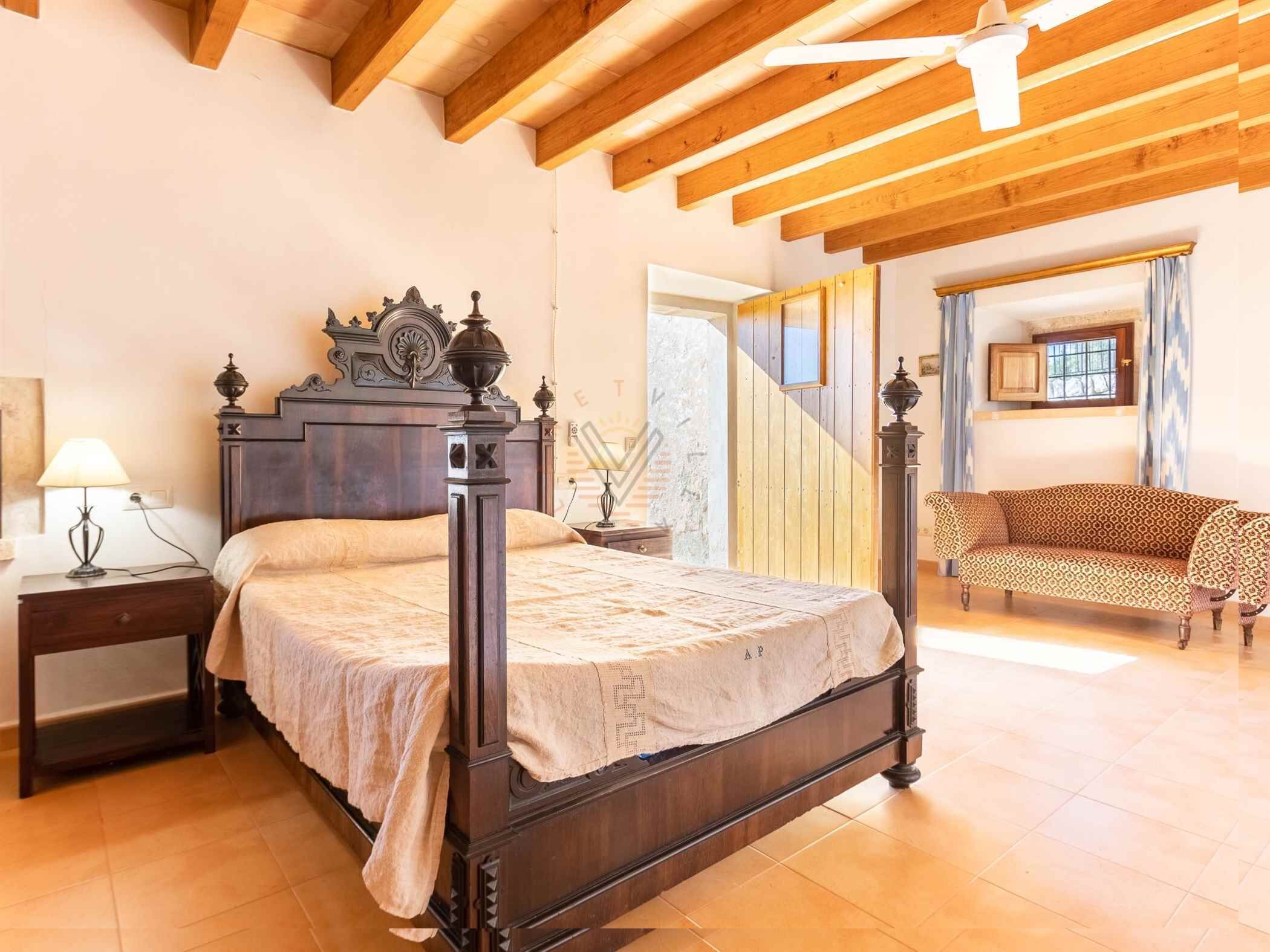 4 bedrooms, iron/ironing board, Internet, bed sheets