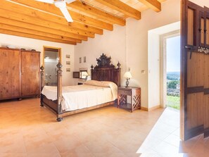 4 chambres, fer et planche à repasser, accès Internet, draps fournis