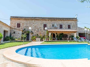 حمام سباحة