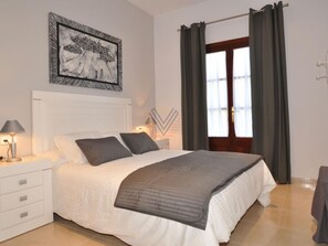 4 chambres, fer et planche à repasser, accès Internet, draps fournis